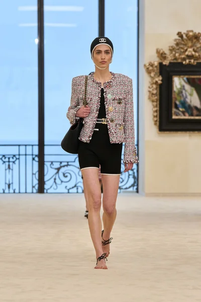 Look 17